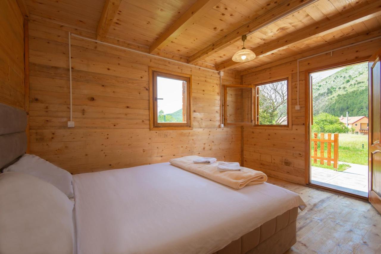 Lovcen Mountain Cottages Njegusi Exterior photo