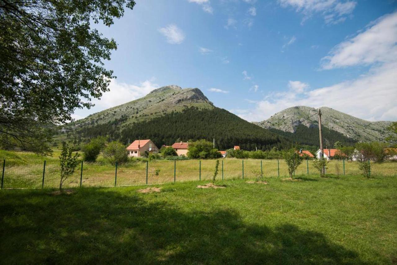 Lovcen Mountain Cottages Njegusi Exterior photo